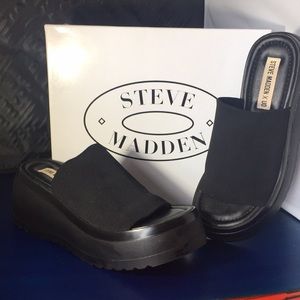 Steve Madden x UO black slides with box